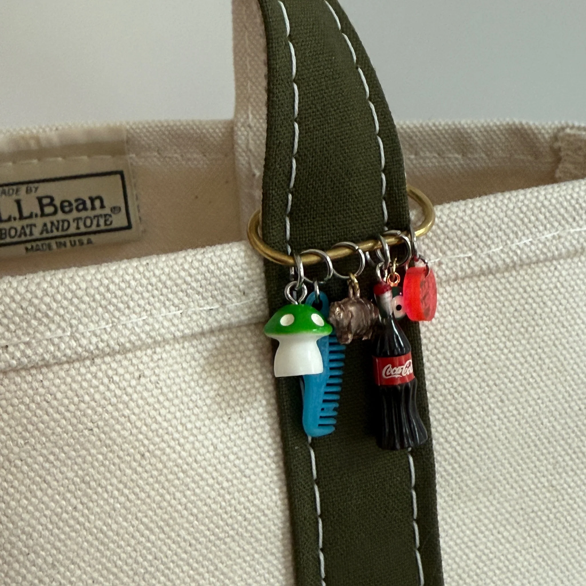 1.25" Distressed Gold Screw Carabiner Clip - Image 3