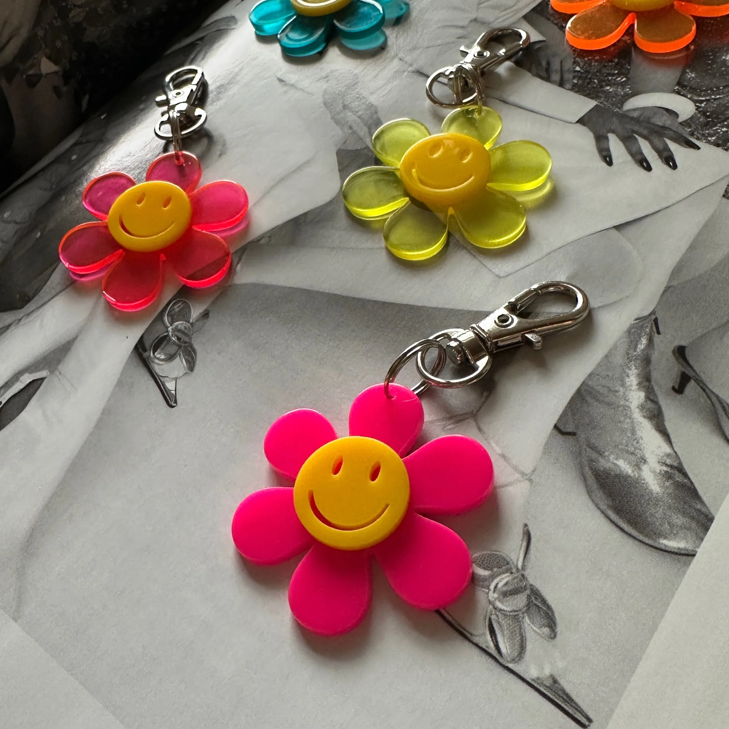 SALE: Retro Smiley Face Flower Bag Charm - Image 4