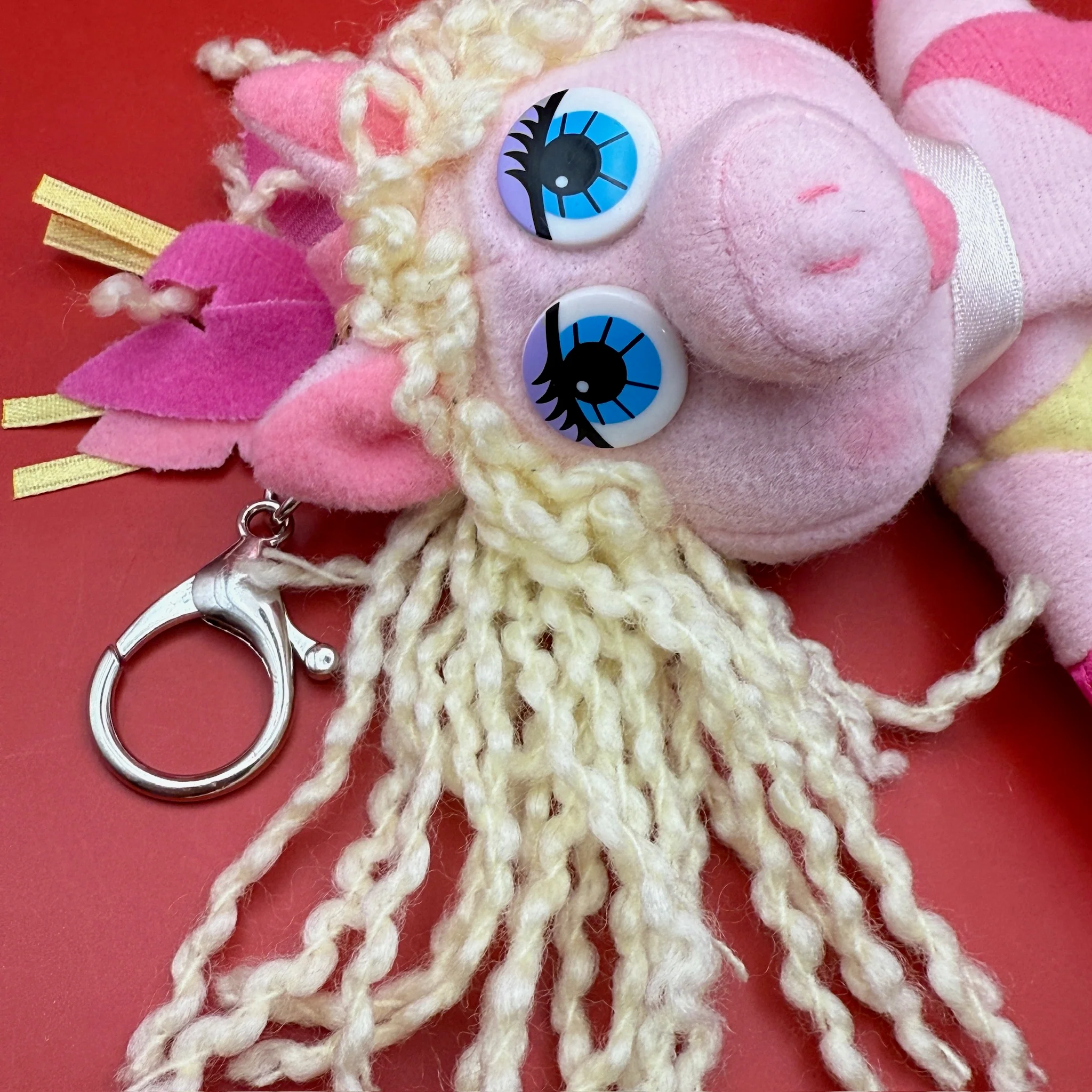 Vintage 1996 Miss Piggy Avon Pink Plushie Bag Charm - Image 3