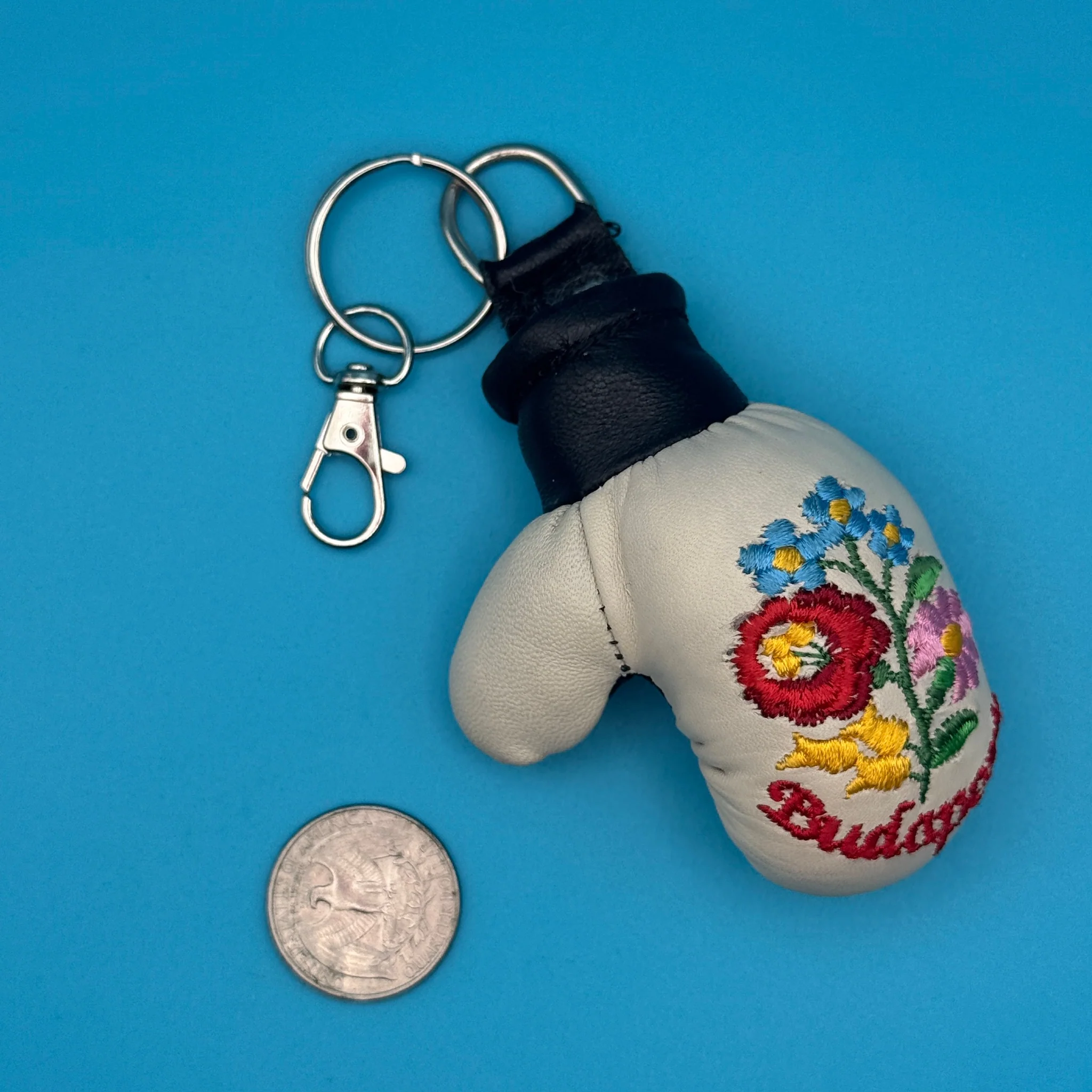 1980-1990s Vintage White Keychains & Bag Charms - Image 4
